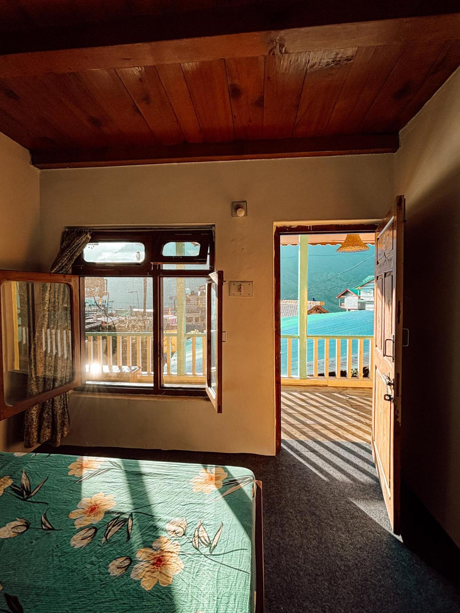 Yaarana Stay & Cafe, Vashisht, Manali Exterior photo